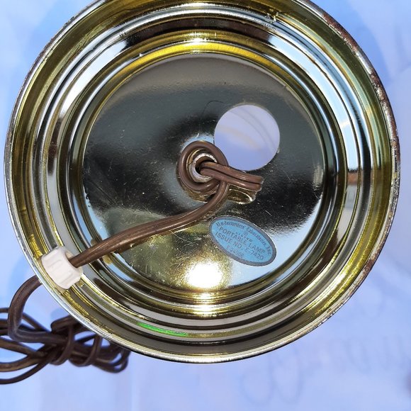 One Vintage Handpainted Milk Glass Electric Hurricane Table Lamps 1960s - Picture 8 of 10